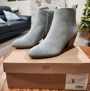 Frye and co. Jacy Chelsea suede boots